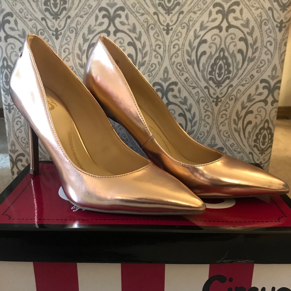 BNIB Circus by Sam Edelman Rose Gold Pumps